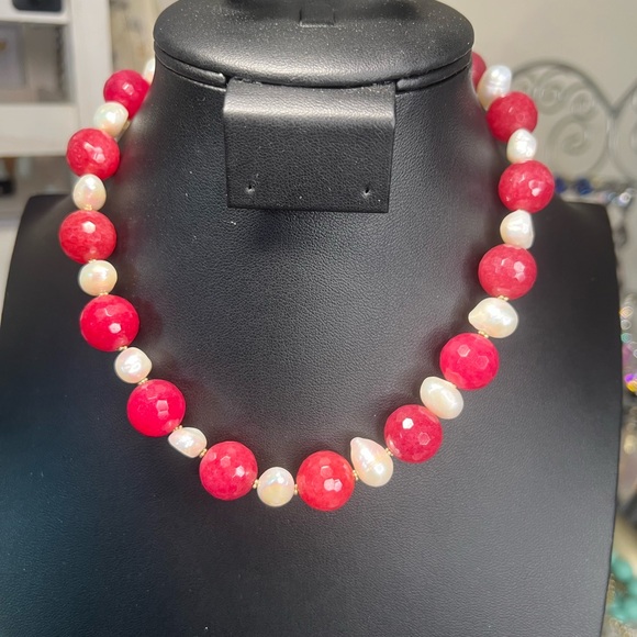 Vintage Red Cherry Quartz and fresh water pearl Beaded Necklace - Picture 3 of 6